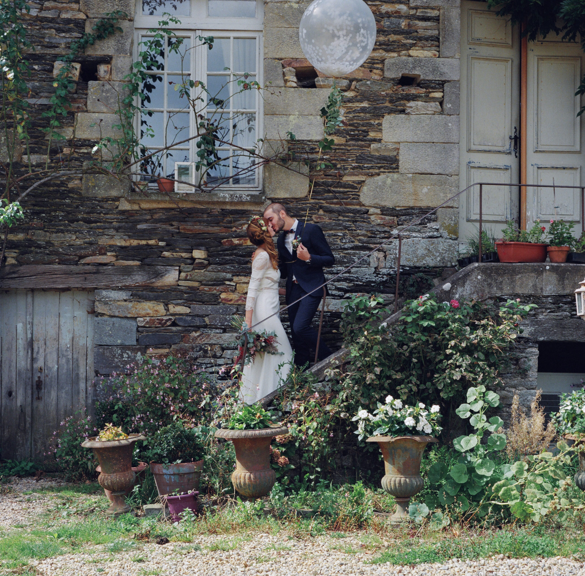 Couple escalier ballon Manoir de la Fresnaye Rolleiflex argentique