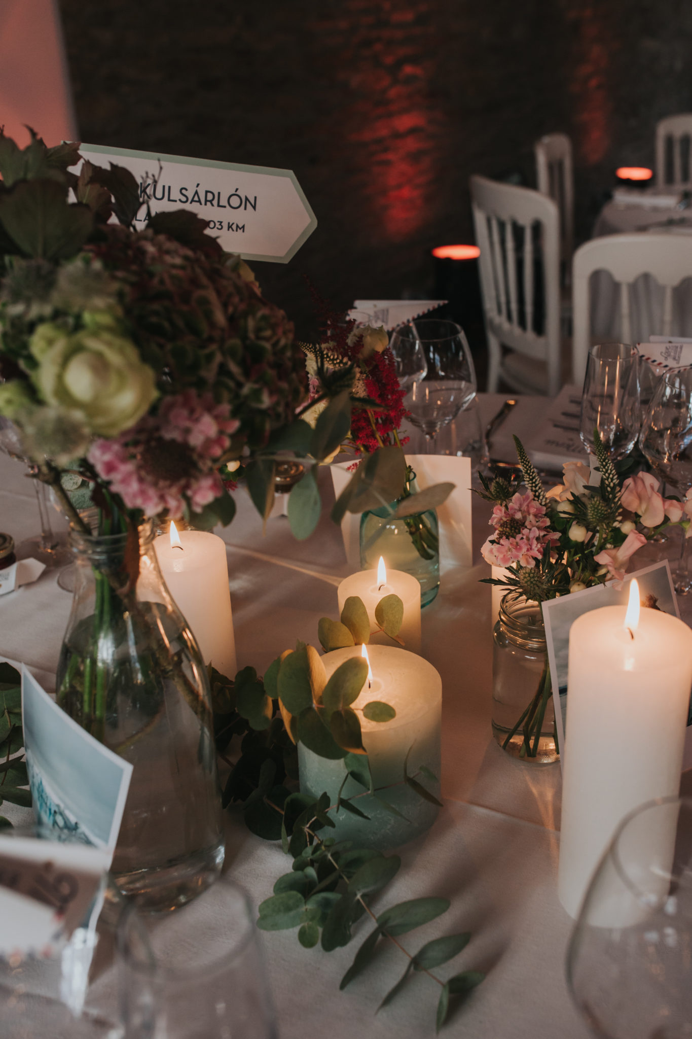 Décoration table fleurs bougies manoir Fresnaye