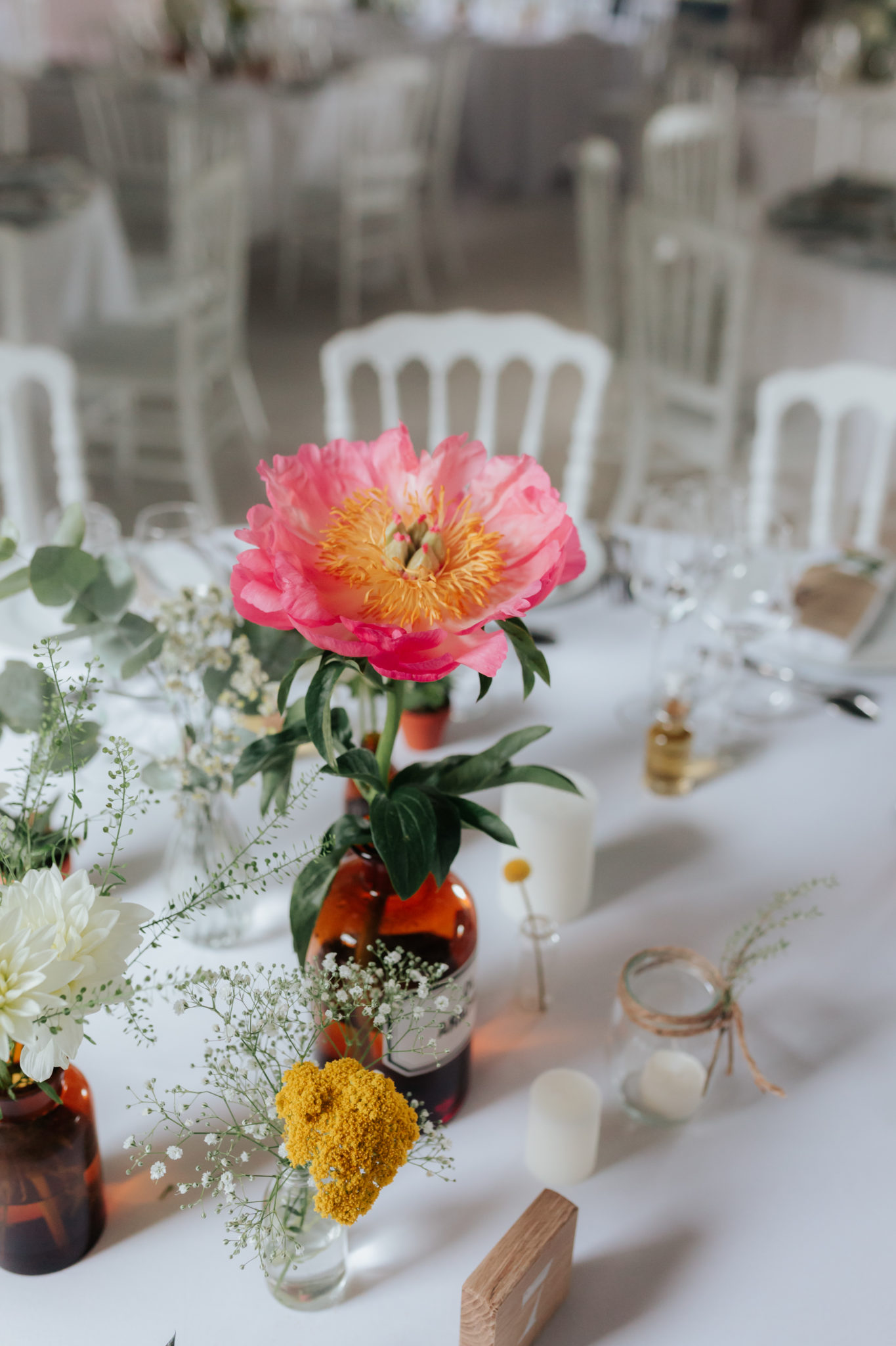 Décoration tables pivoine flacon kinfolk botanique Domaine Laumondiere Bagnoles de l'Orne