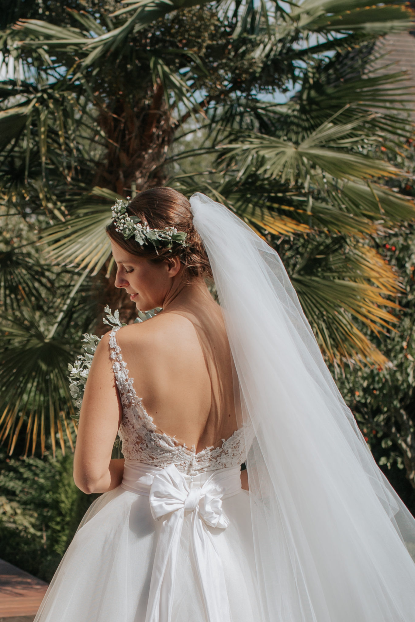 Portrait mariée robe David Purves palmiers Deauville