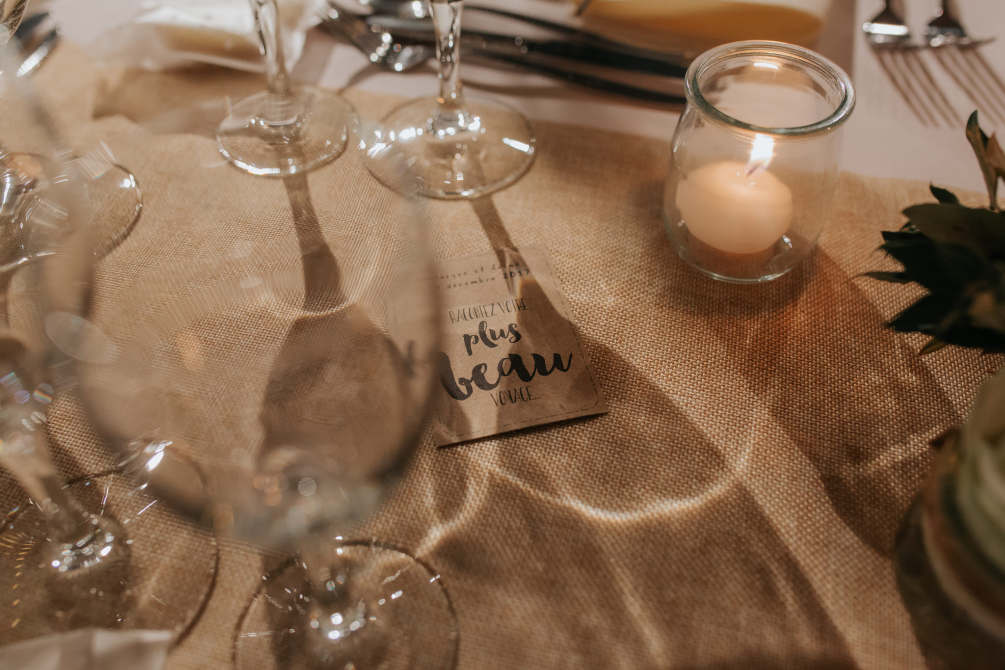 Décoration table dîner toile jute kraft Château de Naours mariage hiver Picardie Amiens