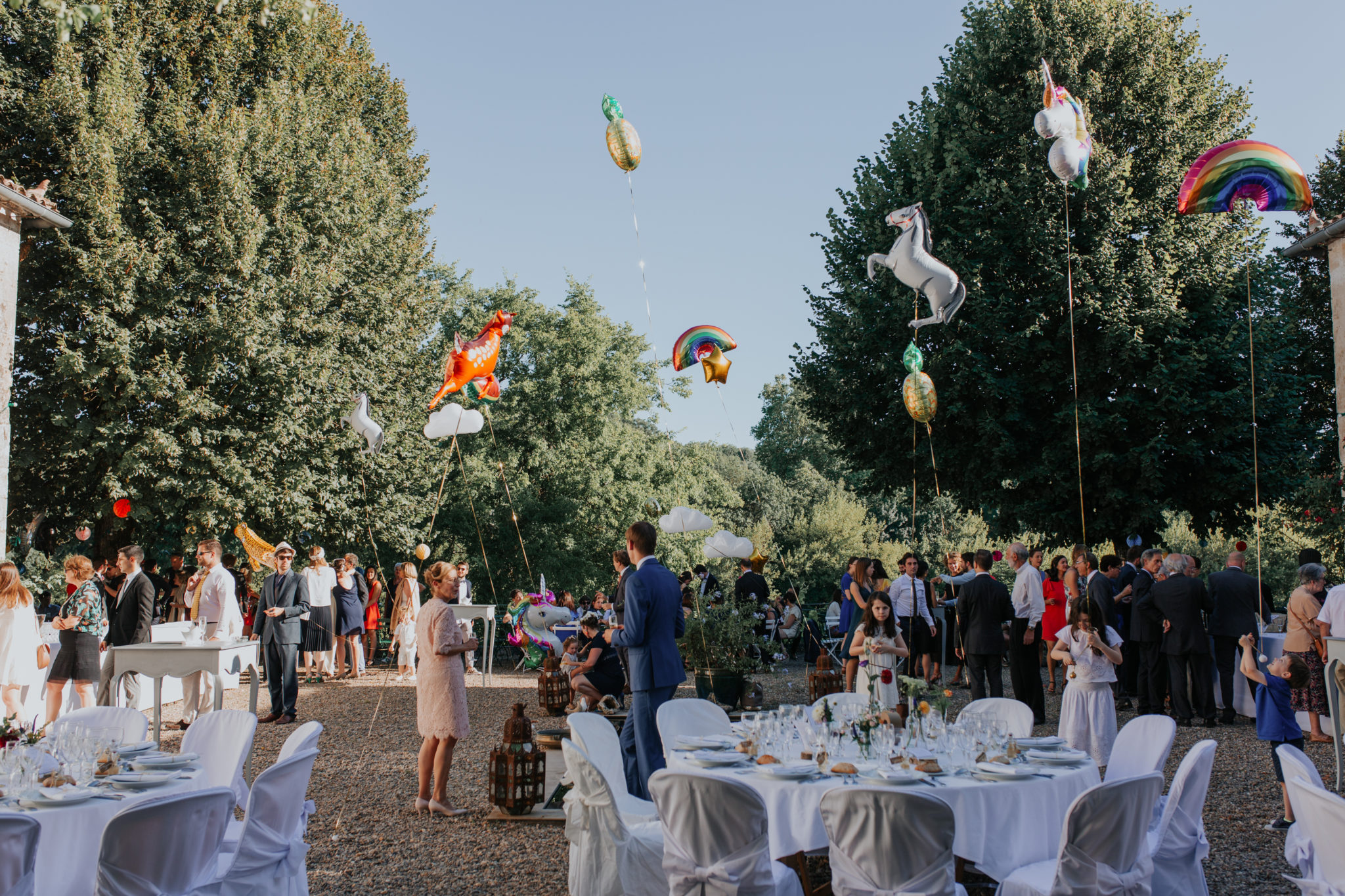 Cocktail terasse ballons helium Chateau de Pirey Dordogne