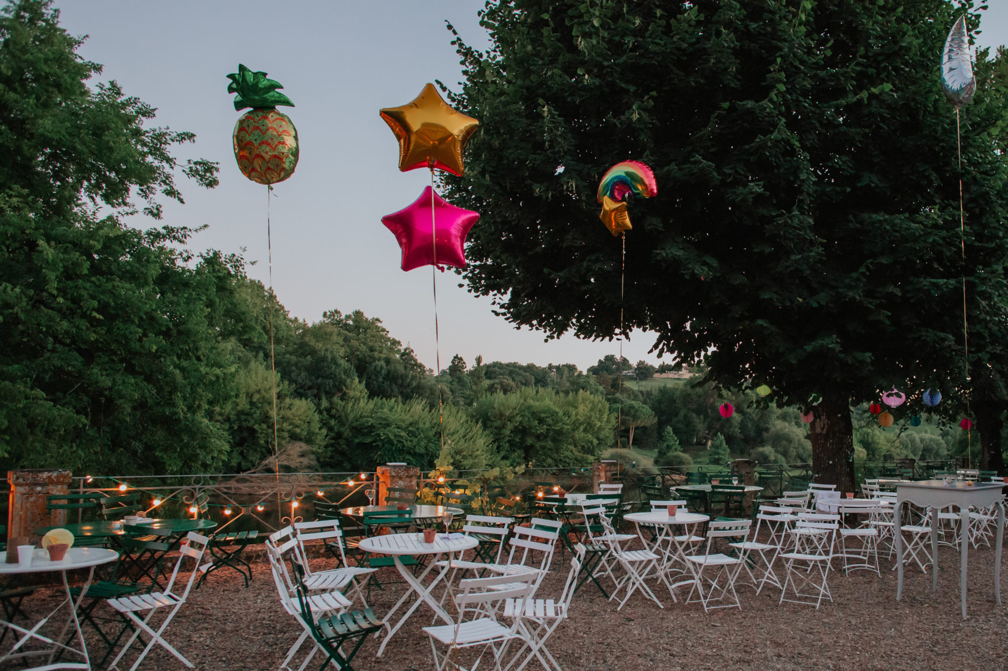 Dîner extérieur terrasse Chateau de Pirey Dordogne