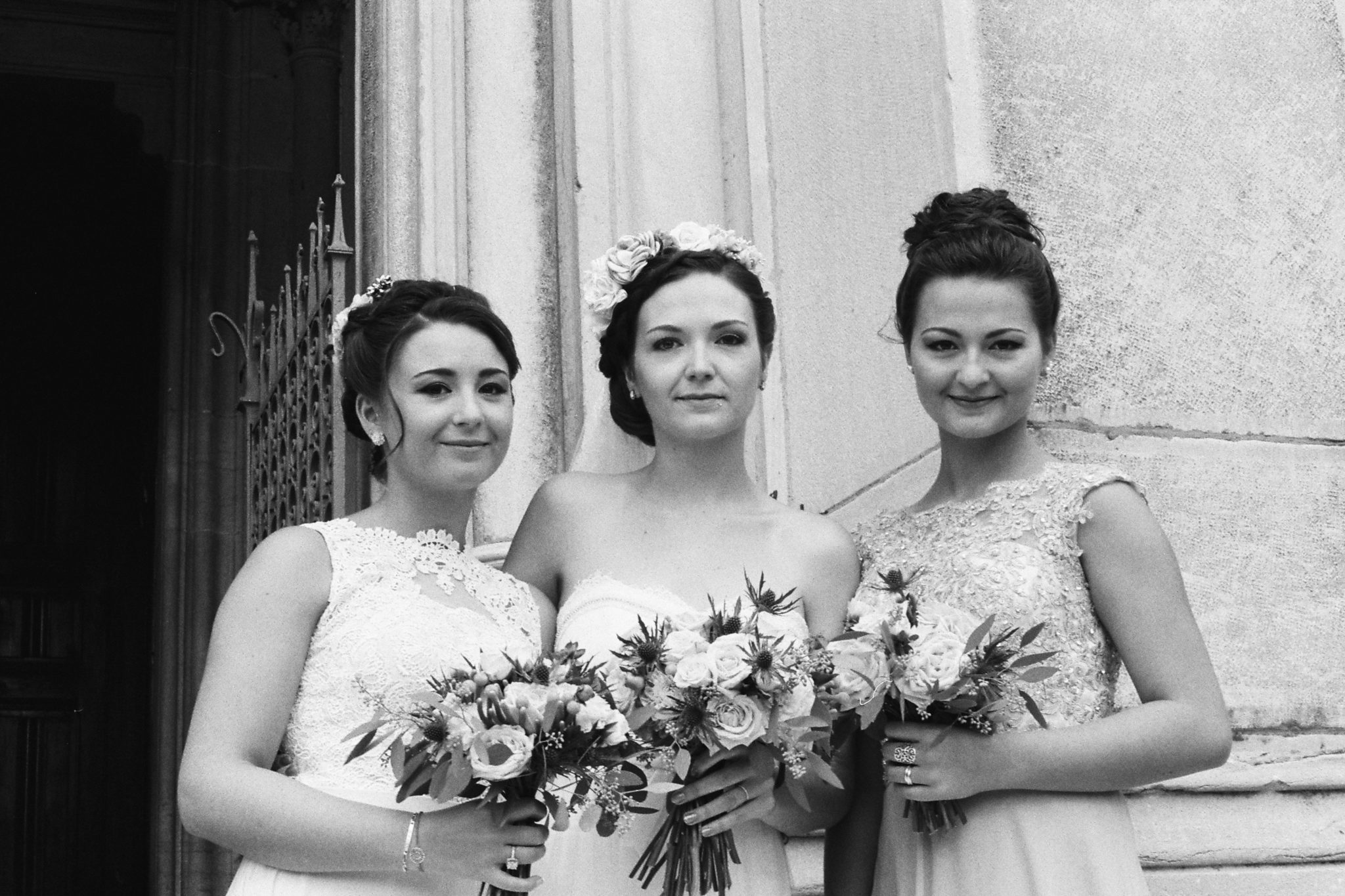 Mariée et témoins bridesmaids église Fontaine-sur-Saône Lyon Beaujolais