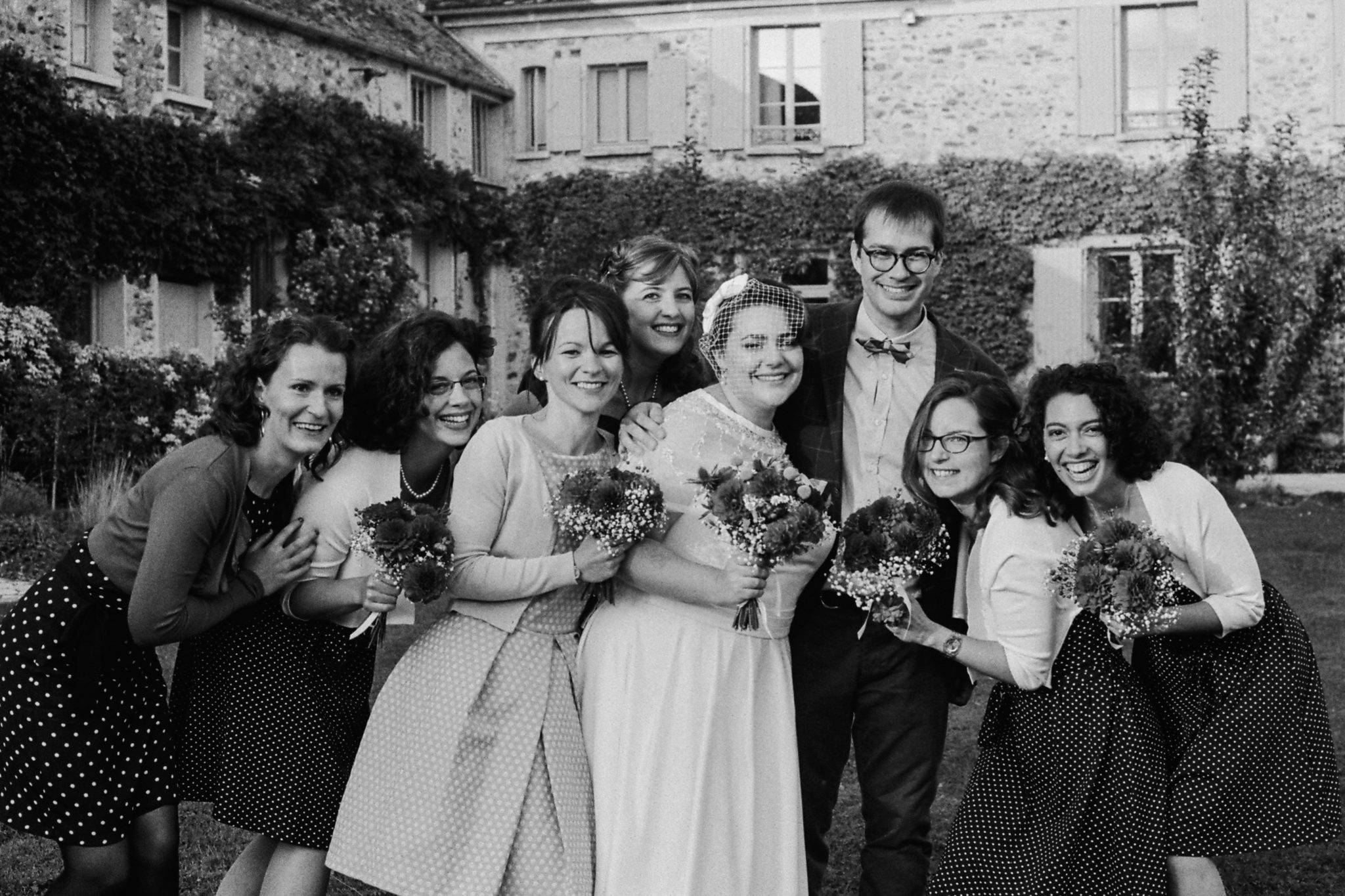 Portrait mariés bridesmaids Mariage 50s Domaine Mauvoisin Lommoye