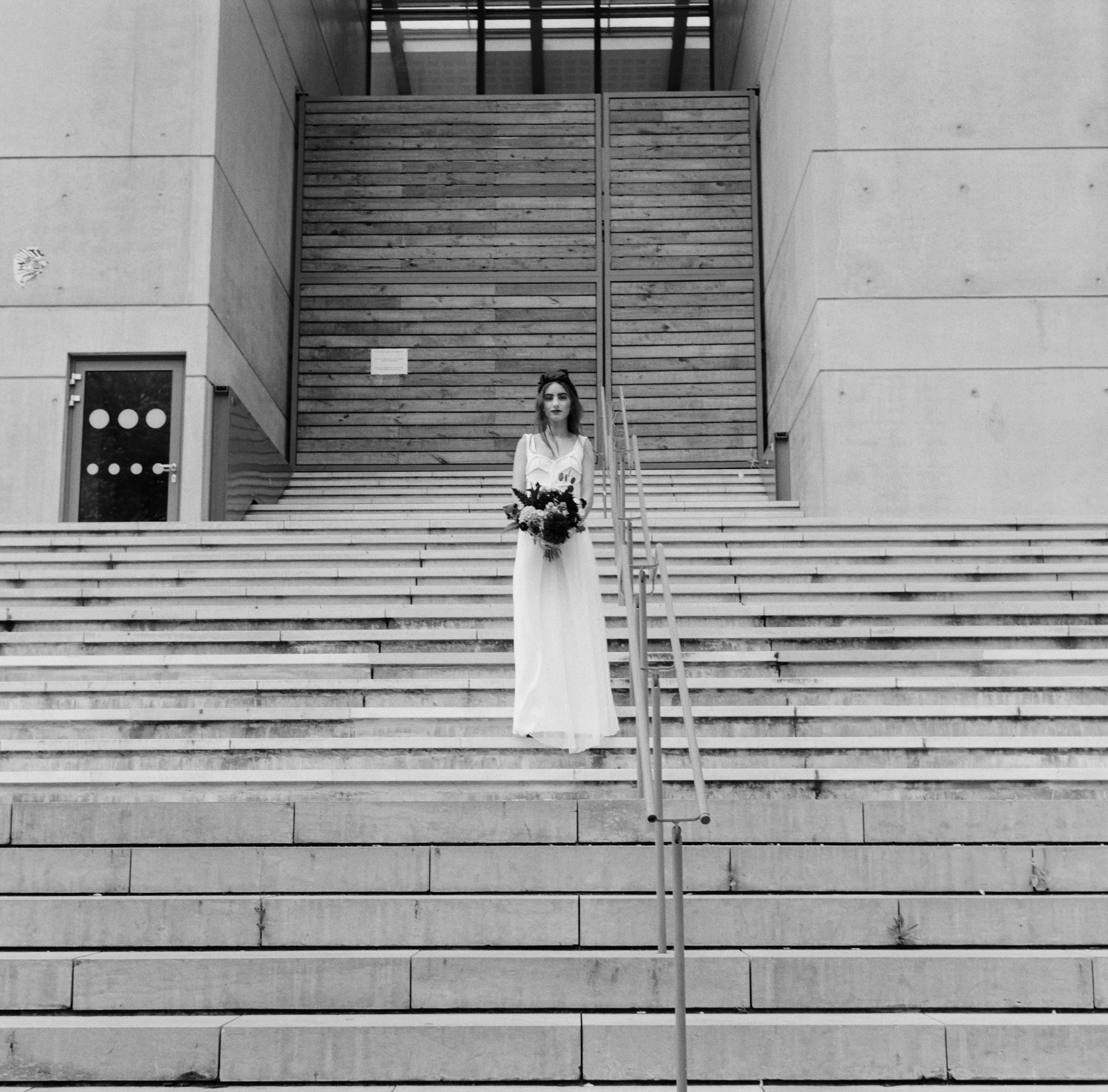Le Wedding Urban Brides robe L'amoureuse by Ingrid Fey bandeau jennifer Behr chez Suzanne Ceremony Presqu'îleCaen