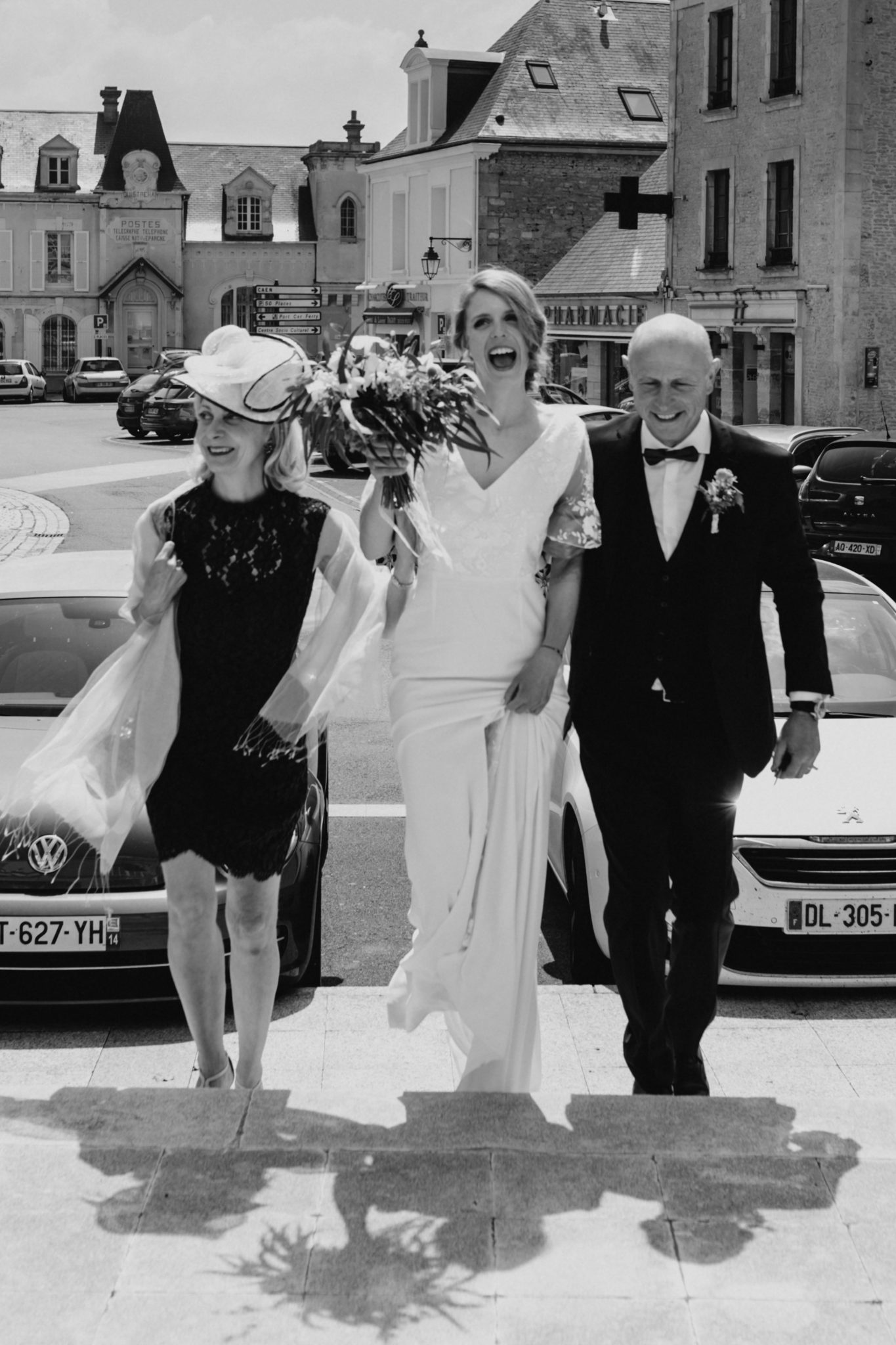 Arrivée dela mariée et ses parents mairie de Ouistreham