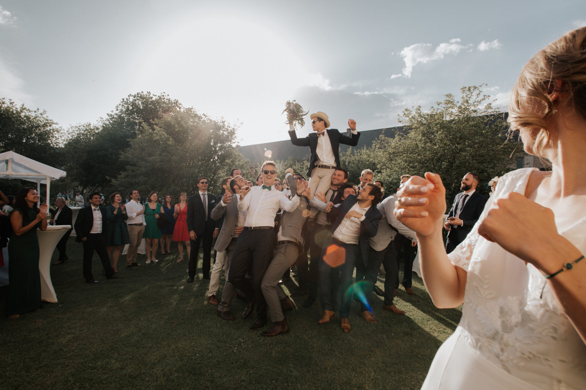 Lancer de bouquet cocktail jardin Grange d'Espins