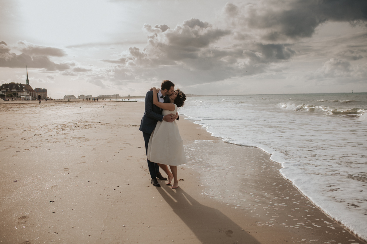 baiser mariés plage houlgate mer
