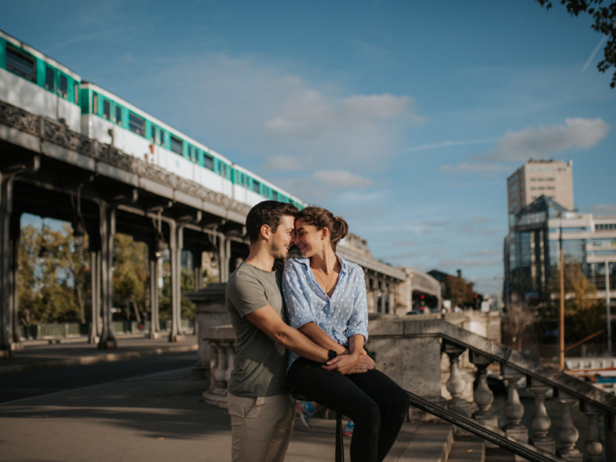 Couple métro aérien pont Bir Hakeim