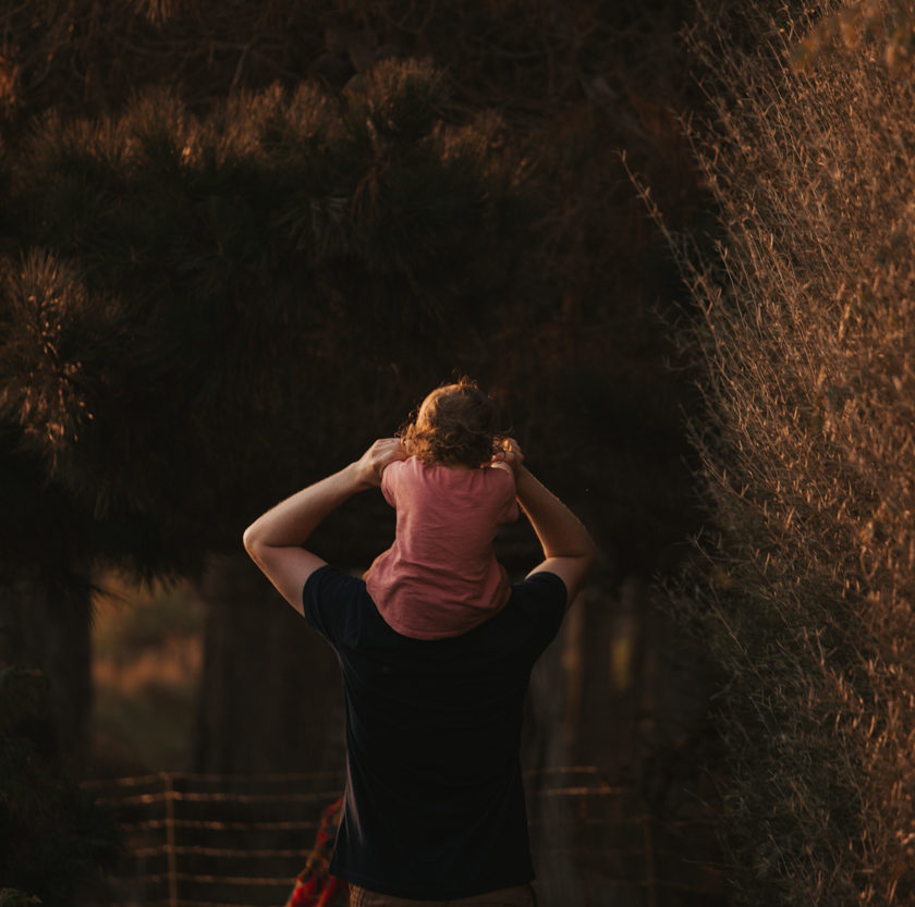 séance famille trégastel côte granit rose golden hour bretagne