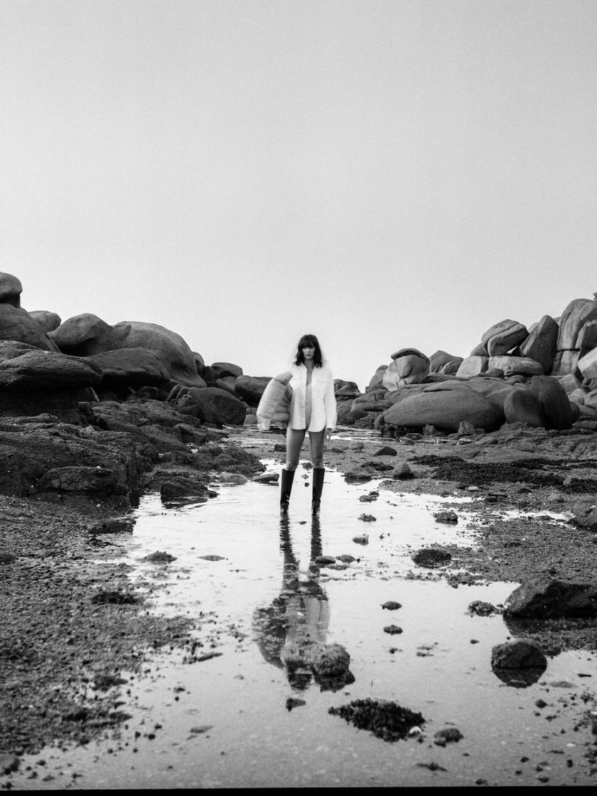 shooting éditorial ile renote bretagne côte granit rose albe editions argentique 120mm rolleiflexilford hp5+ voile Elle a dit Oui