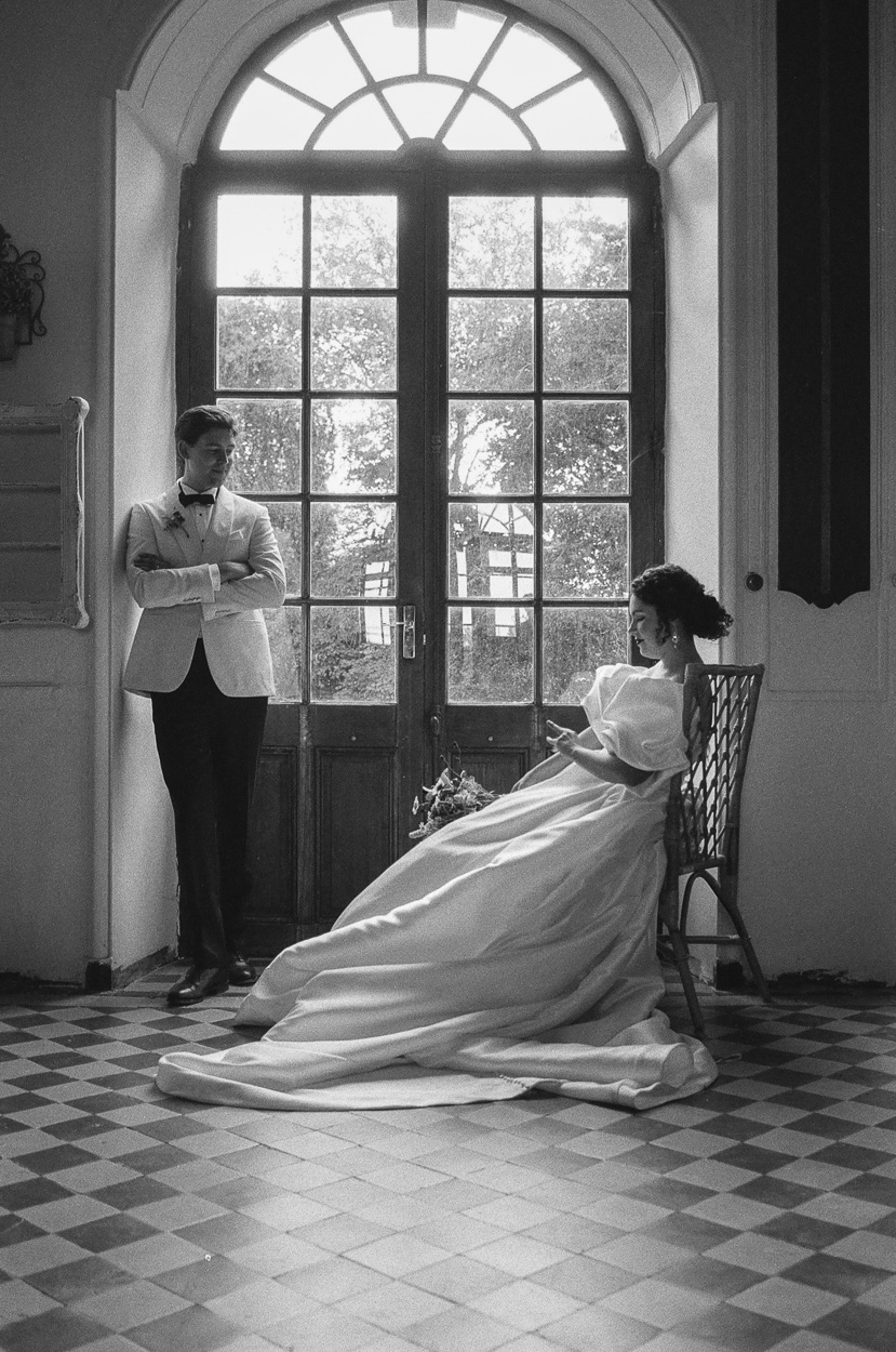 séance couple mariage manoir chivré chivré inspiration cinéma renaissance italienne argentique noir et blanc