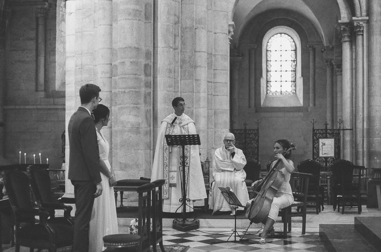 violoncelliste cérémonie religieuse église saint etienne caen argentique