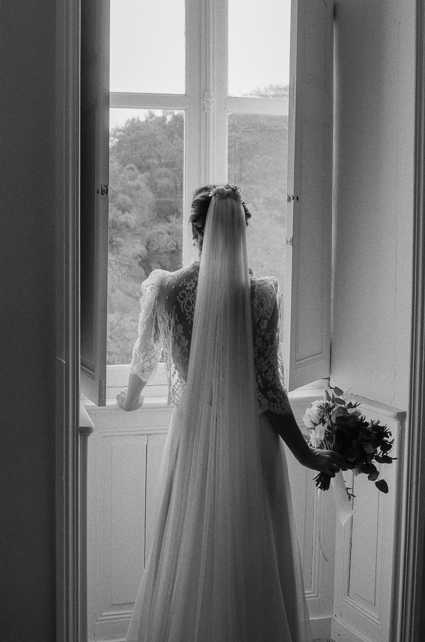 dos mariée argentique canon ae1 ilford hp5 analog bretagne wedding on film