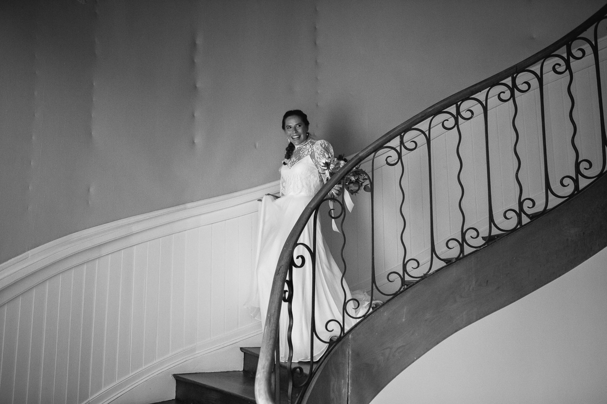 first look père fille escalier manoir de kerouzien mariage quimper