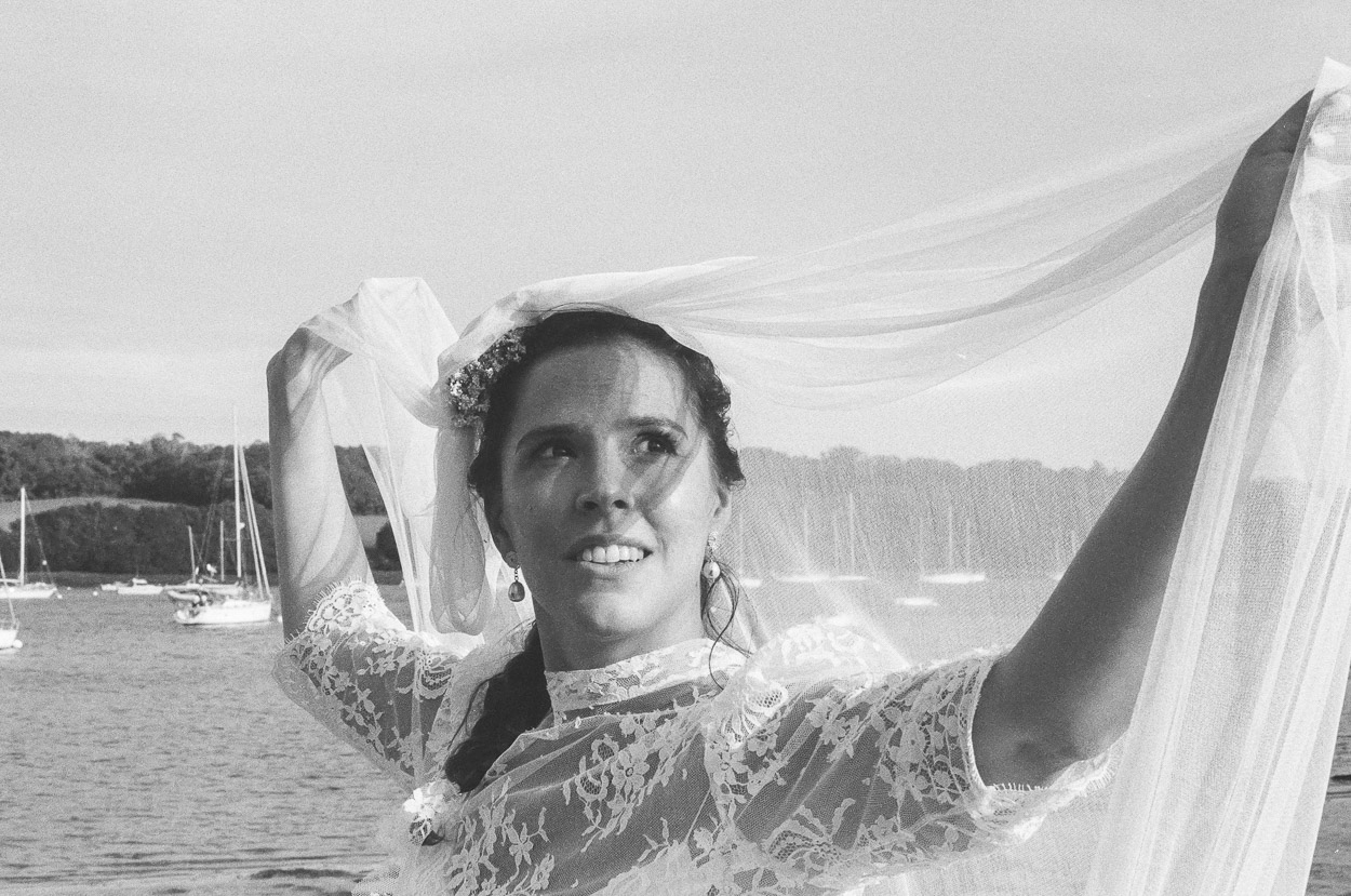 mariée et son voile manoir kerouzien argentique wedding on film
